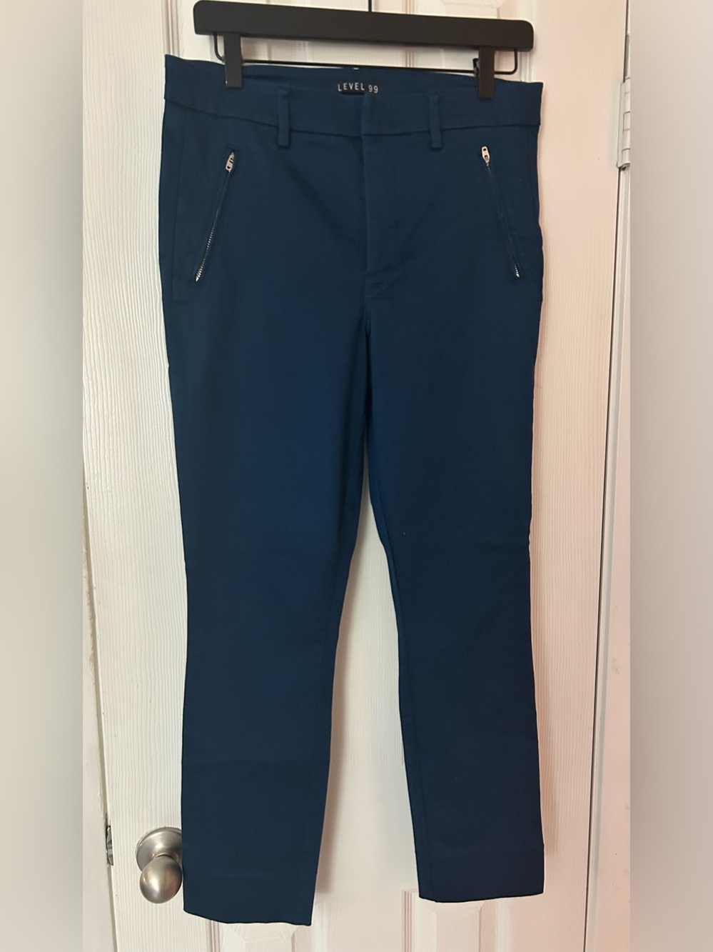 Level 99 women’s capri pants, size 10.